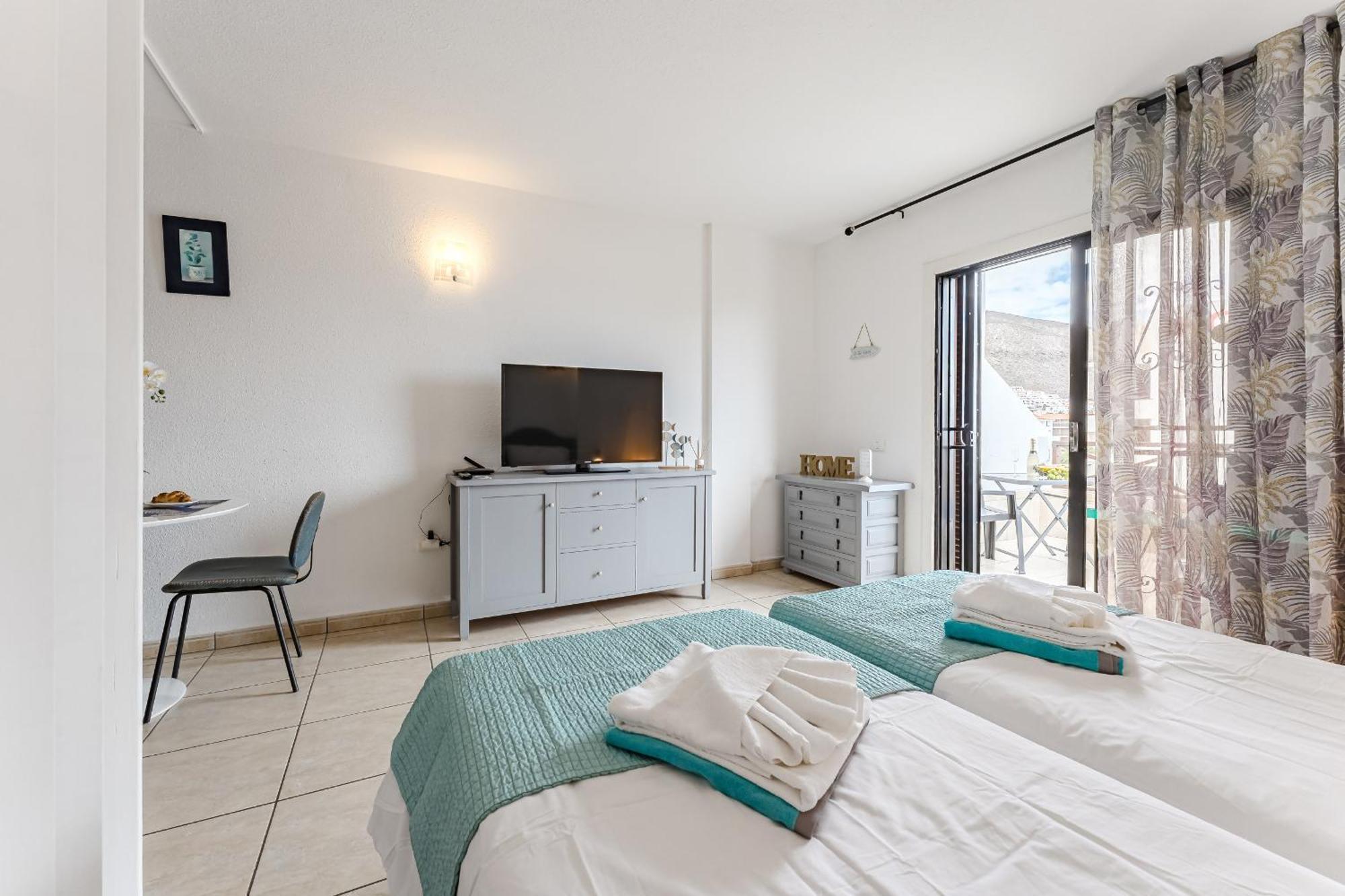 Blue Cristianos By Welcome Tenerife Los Cristianos  Exterior foto